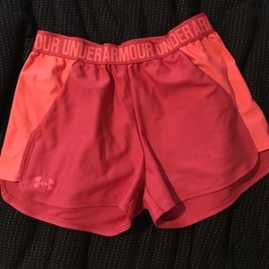 Pink under armour shorts w/pockets!